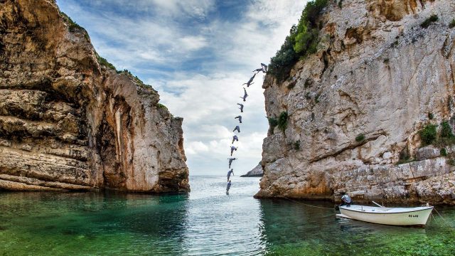 Red Bull Cliff Diving: The World’s Oldest Extreme Sport Returns in 2016